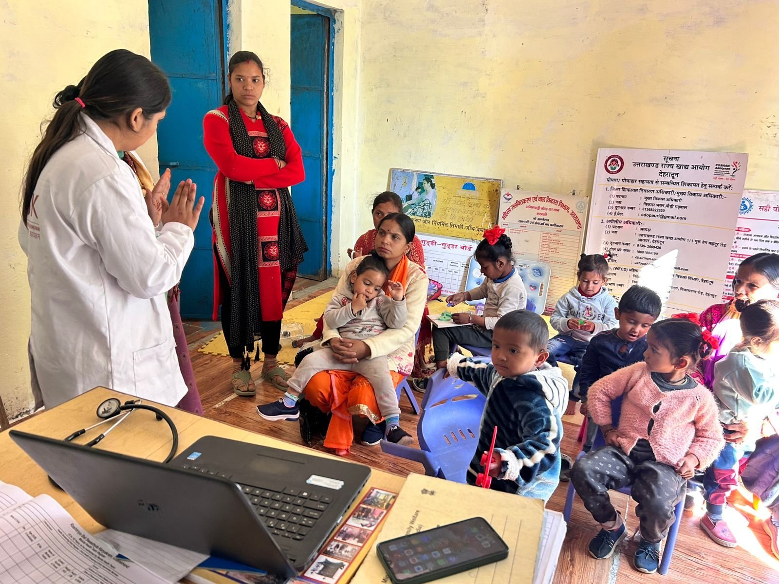 आरबीएसके टीमों ने आंगनबाड़ी केंद्रों में बच्चों व अभिभावकों को दी विशेष देखभाल की जानकारी