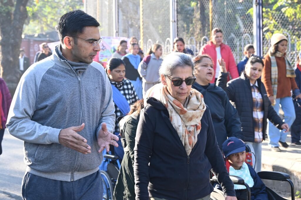 डीएम सविन बंसल संग अर्ली मॉर्निंग वॉक बढा गई बौद्धिक दिव्यांगजन का हौसला