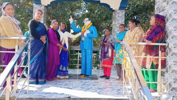 अंबेडकर मंच व महिला मंगल दल ने बाबा साहब डॉ. भीमराव अंबेडकर जी के 69 वें परिनिर्वाण दिवस पर की श्रद्धांजलि अर्पित