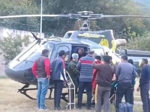 देवराड़ी तल्ली में घास लेने गई महिला पर गुलदार का हमला; डीएम स्वाति एस. भदौरिया की त्वरित कार्रवाई से घायल महिला को एयर एम्बुलेंस से एम्स ऋषिकेश किया गया एयरलिफ्ट