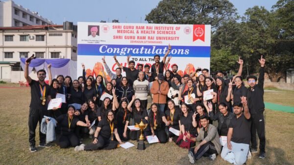 एसजीआरआर मेडिकल काॅलेज एटलिटिका 2025 में एमबीबीएस 2021 बैच ऑवरऑल चैम्पियन