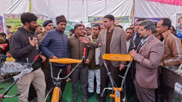 जन-जन की सरकार, जन-जन के द्वार : क्वांसी से ‘प्रशासन गांव की ओर’ अभियान का शुभारंभ, डीएम सविन बंसल की संवेदनशील पहल, 90 वर्षीय दिव्यांग महिला रामू देवी को मिलेगा आधार और पेंशन का सहारा