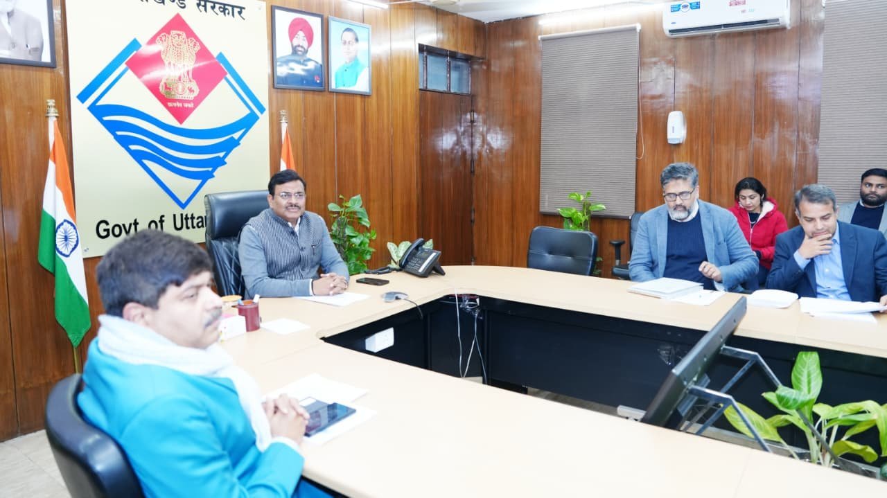 मुख्य सचिव ने ली देहरादून शहर यातायाता संकुलन को लेकर अधिकारियों के साथ बैठक
