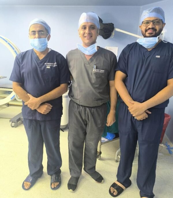 श्री महंत इन्दिरेश अस्पताल में ऐतिहासिक लिंब-सेल्वेज सर्जरी, सबसे बड़ा बोन ट्यूमर निकालकर बचाया मरीज का पैर