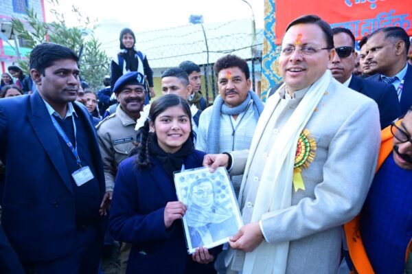 मुख्यमंत्री पुष्कर सिंह धामी ने सरस्वती शिशु मंदिर ताड़ीखेत में विद्यार्थियों से किया संवाद, कहा – आज के बच्चों के संकल्प से बनेगा 2047 का भारत