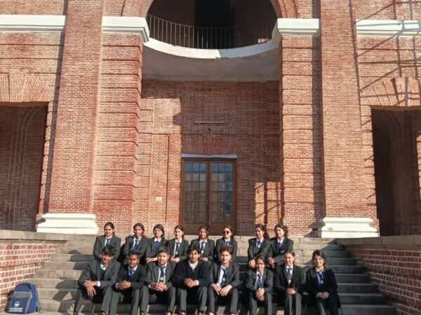 छात्र-छात्राओं ने किया विज्ञान धाम का शैक्षिक भ्रमण