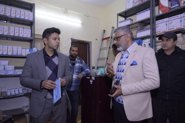 डीएम अंशुल सिंह ने जिला चिकित्सालय का किया औचक निरीक्षण, जन औषधि केंद्र में दवाओं की स्थिति का लिया जायजा, दवाओं की उपलब्धता की समीक्षा की