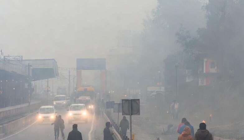 उत्तराखंड : मैदानी जिलों में छाने लगा घना कोहरा, जनजीवन प्रभावित
