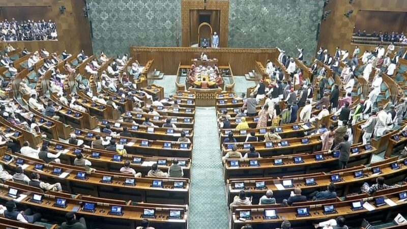 संसद शीतकालीन सत्र : दूसरे दिन भी हंगामे के आसार, विपक्ष का प्रदर्शन