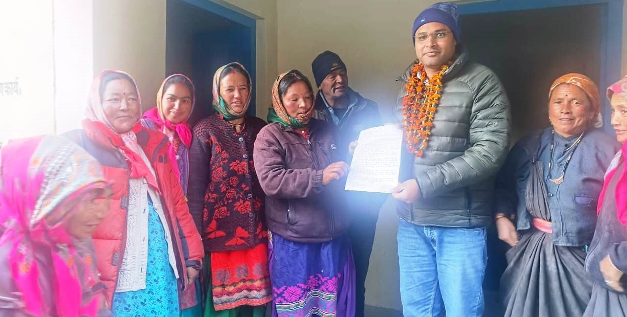 डीएम गौरव कुमार पहुंचे शीतकाल के अंतिम प्रवास वाले गांव