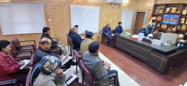 डीएम मयूर दीक्षित की अध्यक्षता में जिला वनाग्नि सुरक्षा समिति की बैठक आयोजित, दिए निर्देश