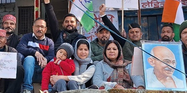 कांग्रेसियों ने रखा मनरेगा बचाने को उपवास