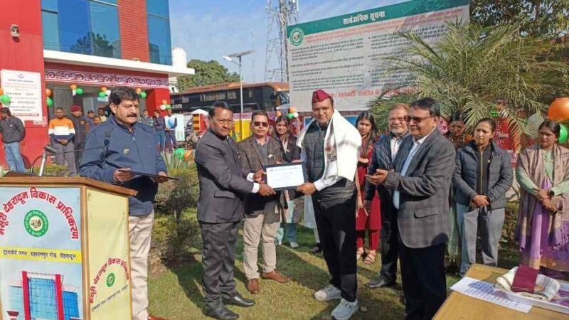 गणतंत्र दिवस पर एमडीडीए कार्यालय में हुआ ध्वजारोहण, उत्कृष्ट कार्य करने वाले 6 कर्मचारी सम्मानित