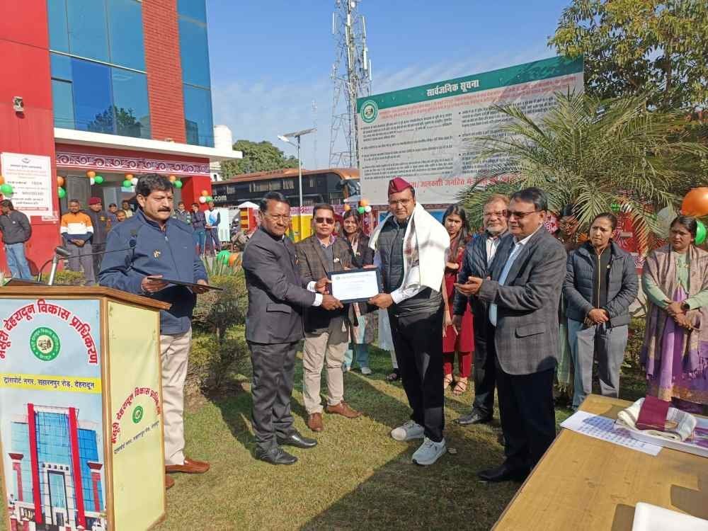 गणतंत्र दिवस पर एमडीडीए कार्यालय में हुआ ध्वजारोहण, उत्कृष्ट कार्य करने वाले 6 कर्मचारी सम्मानित