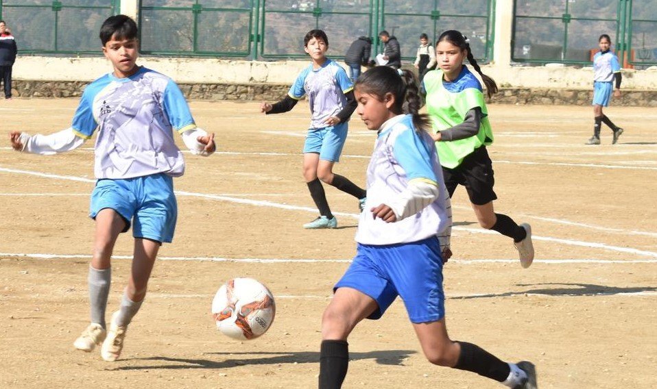 फुटबॉल में विजेता बनी बदरीनाथ विधानसभा क्षेत्र की टीम