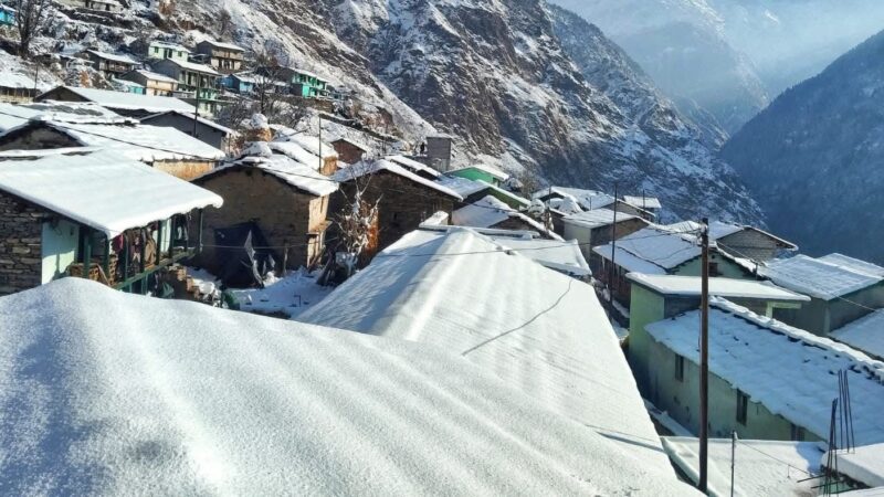 चमोली जिले के 77 गांव हुए बर्फवारी से लबालब 