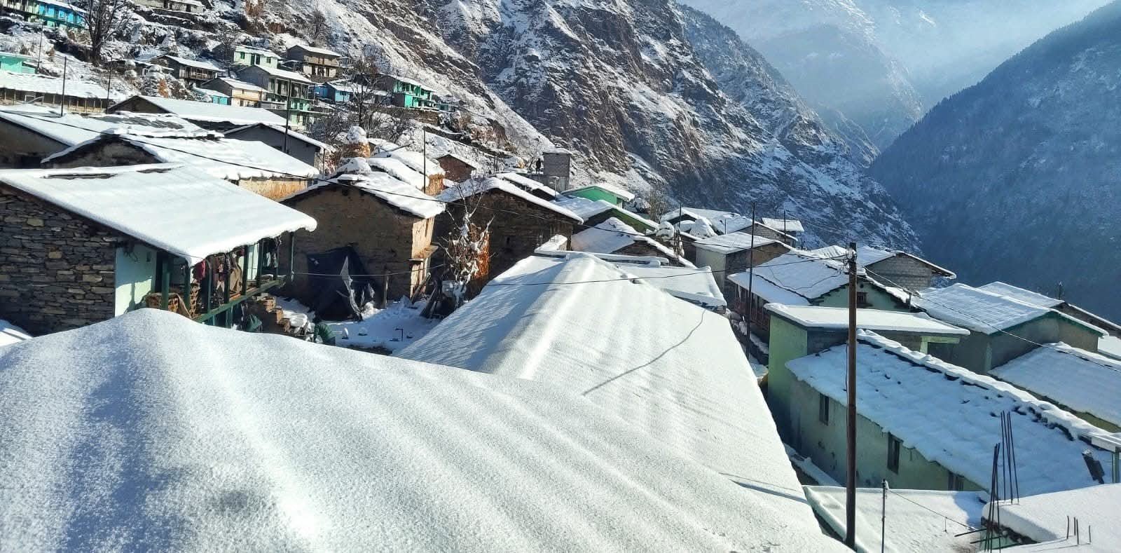 चमोली जिले के 77 गांव हुए बर्फवारी से लबालब 