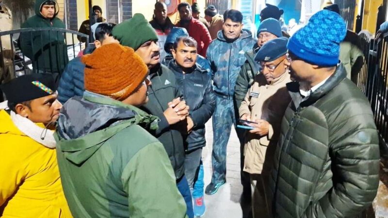 भाजपा प्रदेश अध्यक्ष के समर्थन में कूदे भाजपाई, कांग्रेस का पुतला फूंका