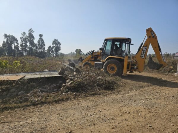 एमडीडीए की सलियावाला धौलास में अवैध प्लॉटिंग पर बड़ी कार्रवाई, 8 से10 बीघा भूमि पर चला ध्वस्तीकरण अभियान