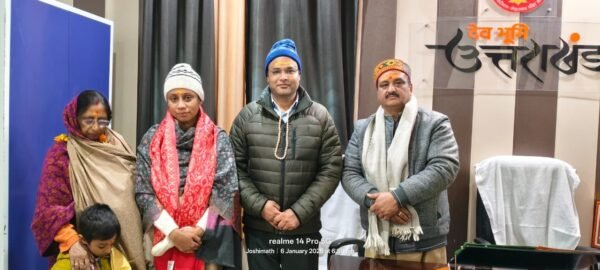 डीएम गौरव कुमार ने सपरिवार नृसिंह मंदिर में की पूजा-अर्चना