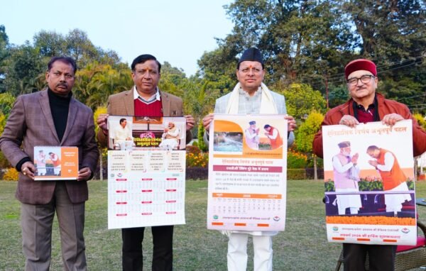 मुख्यमंत्री पुष्कर सिंह धामी ने सूचना विभाग द्वारा प्रकाशित नववर्ष 2026 के कैलेंडर का किया विमोचन 