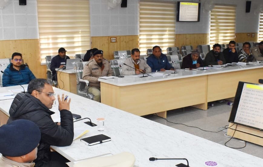 डीएम गौरव कुमार ने चारधाम यात्रा 2026 की तैयारियों को लेकर की समीक्षा बैठक, दिए निर्देश