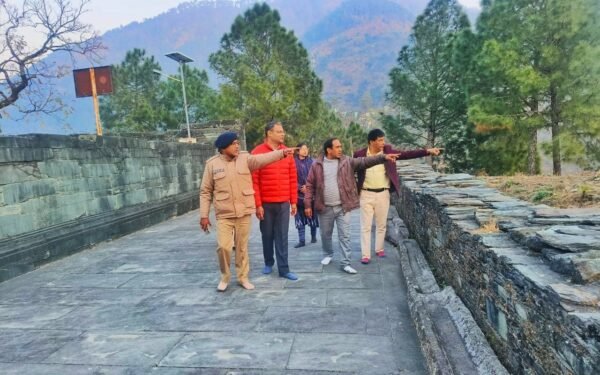 नंदा देवी राजजात तैयारियों में को लेकर डीएम–एसपी ने चांदपुर गढ़ी में लिया व्यवस्थाओं का जायजा