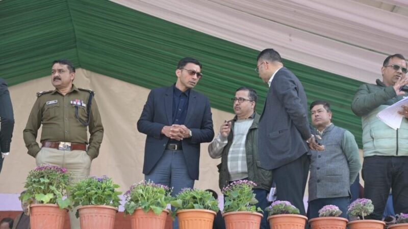 गणतंत्र दिवस को भव्य एवं गरिमामय बनाने के लिए देहरादून में सभी तैयारियाँ पूर्ण, डीएम-एसएसपी ने कार्यक्रम स्थल का किया निरीक्षण, राष्ट्रीय पर्व की तैयारियां परखी