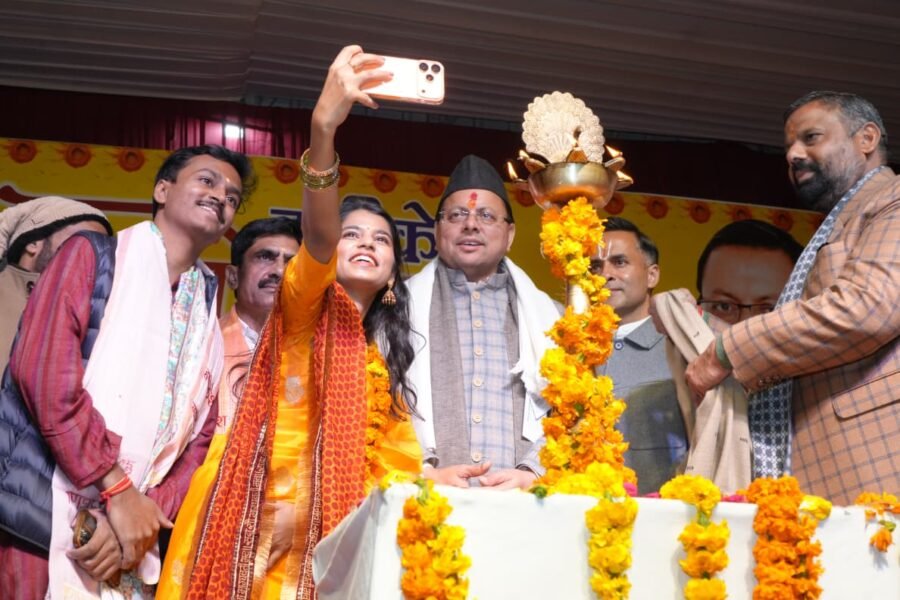 मैथिली ठाकुर साधना, संस्कृति और युवा प्रेरणा का सशक्त प्रतीक – मुख्यमंत्री पुष्कर सिंह धामी