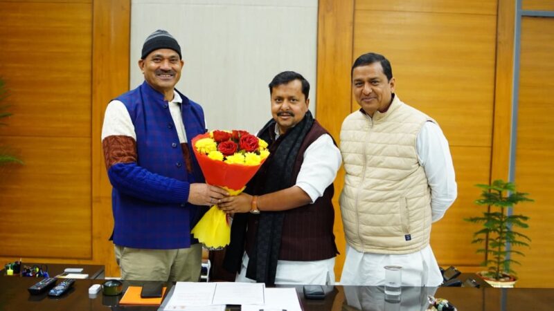 पूर्व विधायक राजेंद्र भंडारी ने नितिन नवीन से की भेंट