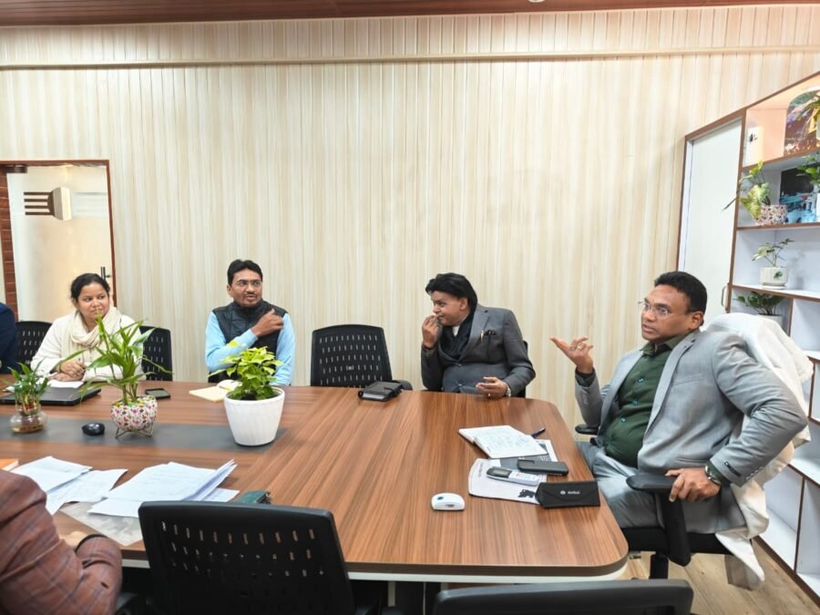 सचिव आवास डॉ. आर राजेश कुमार ने की राज्य स्तर पर योजनाओं की सघन समीक्षा, कैरिंग कैपेसिटी असेसमेंट स्टडी के लिए तैयार ड्राफ्ट पर भी हुई चर्चा