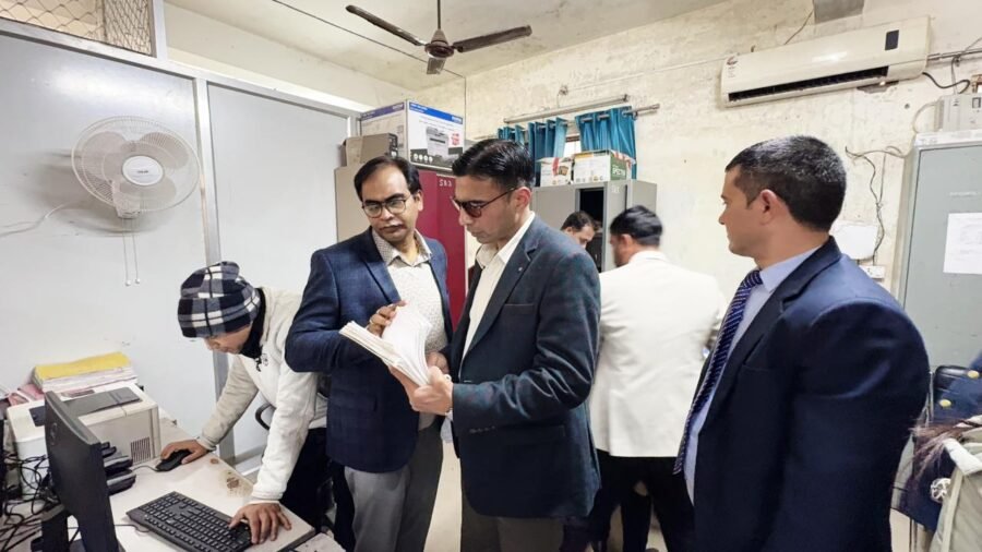 डीएम सविन बंसल का औचक निरीक्षण, सब रजिस्ट्रार कार्यालय ऋषिकेश में गंभीर अनियमितताएं उजागर; कड़ा एक्शन तय