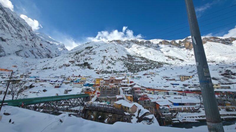 भू-बैकुंठ बद्रीनाथ धाम में हुई भारी बर्फबारी, अद्भुत अलौकिक तस्वीर आई सामने