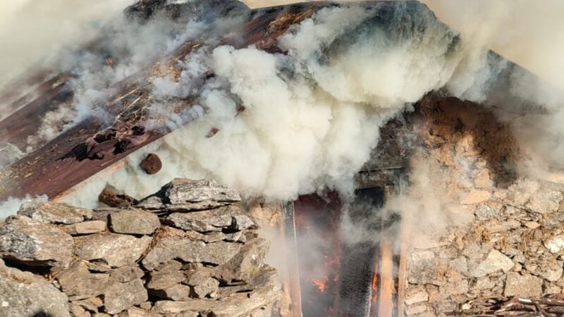 उत्तरकाशी में भीषण अग्निकांड, सिल्ला गांव की छानी में लगी आग से 6 पशुओं की मौत