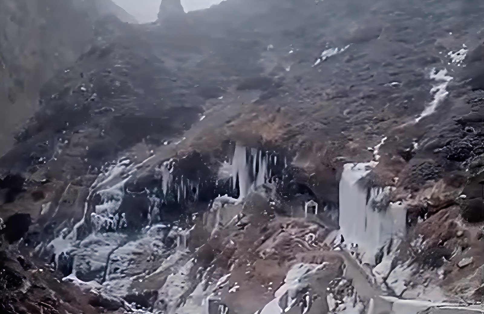 सीमावर्ती क्षेत्रों में बर्फबारी की हल्की दस्तक