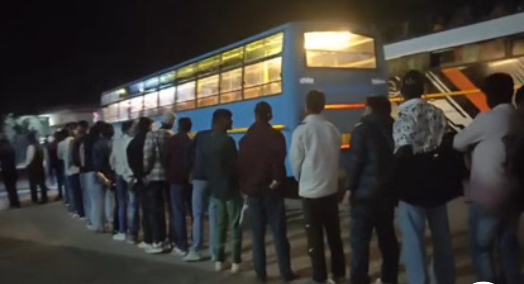 उत्तराखंड : 32 सीटर बस के भीतर का हाल देखकर दंग रह गए परिवहन विभाग के अधिकारी