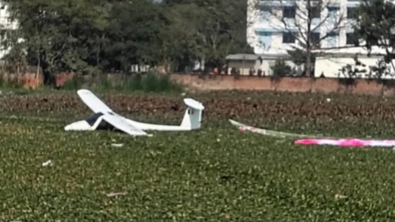 बड़ा हादसा टला : वायुसेना का ट्रेनी विमान तालाब में गिरा, दोनों पायलट सुरक्षित