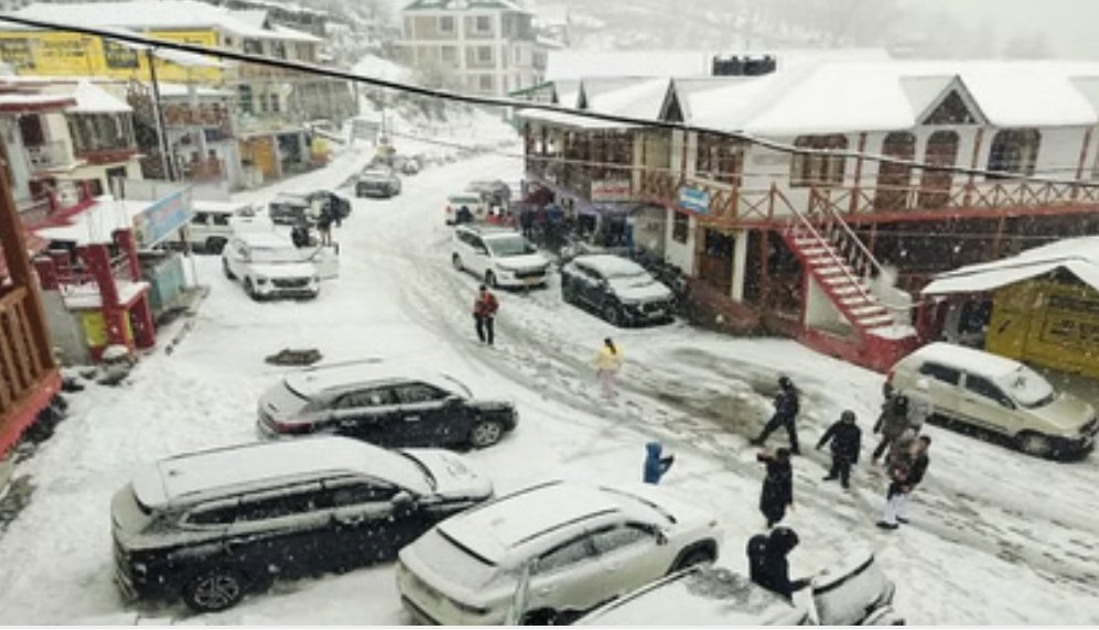 उत्तराखंड मौसम अपडेट : आज भी हल्की बारिश और बर्फबारी की संभावना, 31 मार्ग अभी बंद