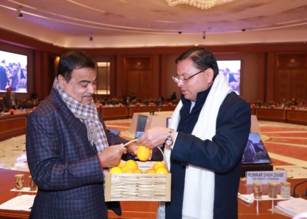 केंद्रीय सड़क परिवहन एवं राजमार्ग मंत्री नितिन गडकरी की अध्यक्षता में आयोजित राष्ट्रीय राजमार्ग परियोजनाओं की हुई समीक्षा, मुख्यमंत्री धामी ने राज्य की प्रस्तावित सड़क परियोजनाओं को लेकर की पैरवी