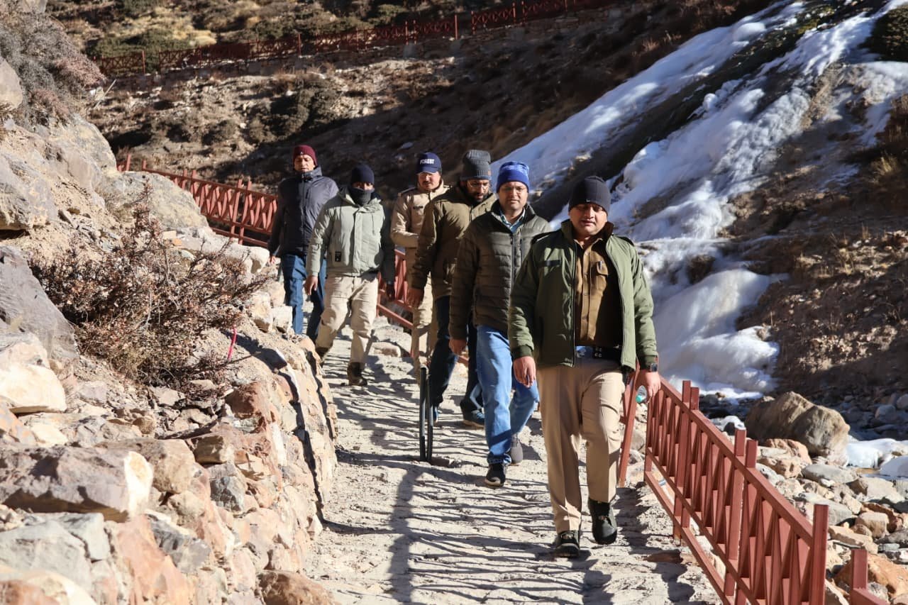 जिलाधिकारी ने नीति वैली का दौरा कर टिंमरसैण महादेव के किये दर्शन