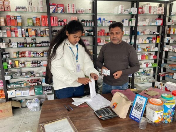 हरिद्वार में अवैध दवा विक्रय पर ड्रग्स विभाग की कड़ी कार्रवाई, ड्रग्स इंस्पेक्टर मेघा ने कई मेडिकल स्टोर्स का औचक निरीक्षण, नमूने जब्त