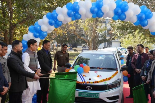 आईटीआई में अत्याधुनिक प्रशिक्षण को मिली गति, कैबिनेट मंत्री सौरभ बहुगुणा ने ई-व्हीकल प्रशिक्षण वाहनों को दिखाई हरी झंडी