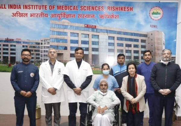 हृदय के वाॅल्वों में थी लीकेज, बिना सर्जरी के एम्स ने किया इलाज, टीईईआर तकनीक का किया उपयोग, 65 वर्षीय वृद्ध को मिला नया जीवन