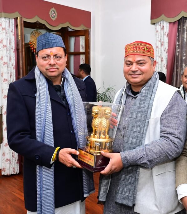 मुख्यमंत्री पुष्कर सिंह धामी से केंद्रीय राज्य मंत्री डॉ. राज भूषण चौधरी ने की शिष्टाचार भेंट