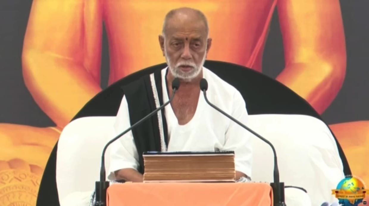 कश्मीर में शहीद हुए जवानों को मोरारीबापू की श्रद्धांजलि और परिवारजनों को सहायता