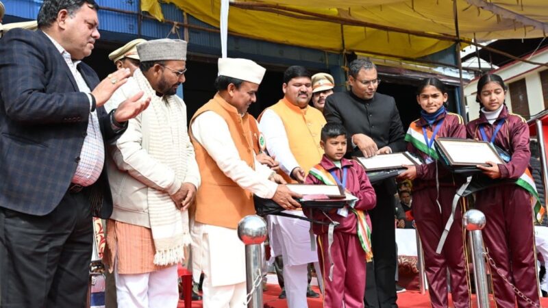 धूमधाम से मनाया गया चमोली जिले में गणतंत्र दिवस
