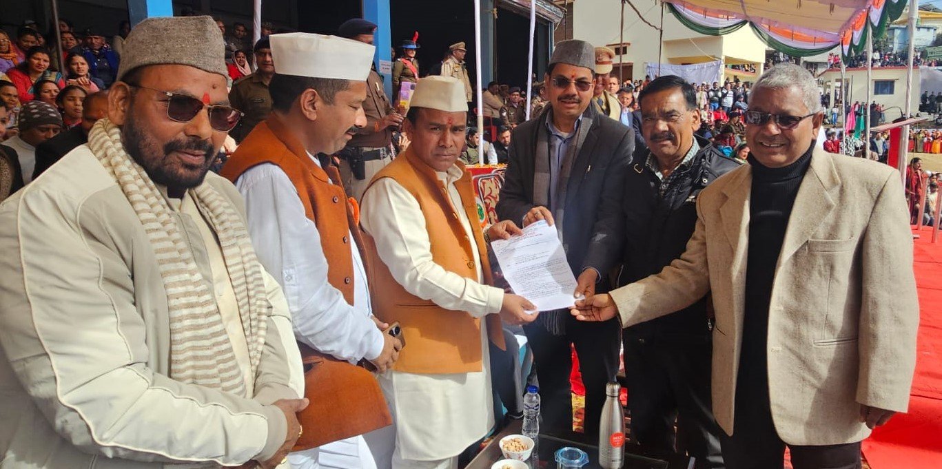पत्रकार पेंशन बढ़ोत्तरी की मांग को लेकर काबिना मंत्री डॉ. धन सिंह रावत को सौंपा ज्ञापन