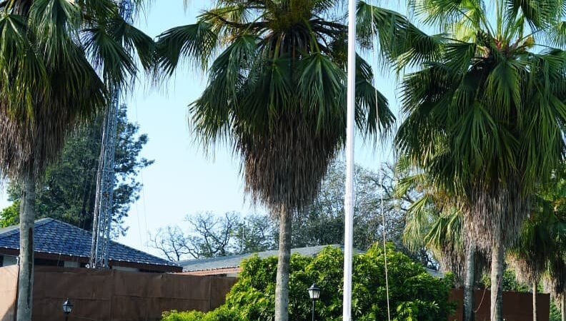 सीएम आवास में ध्वजारोहण: संविधान शपथ के साथ विकास संकल्प