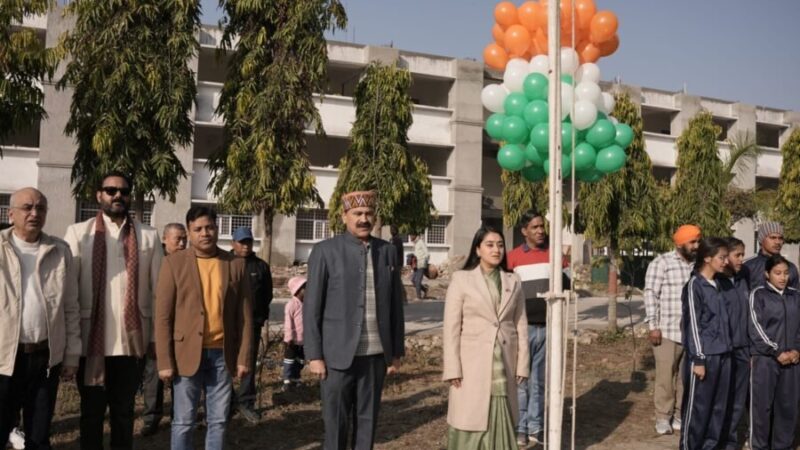 स्पर्श हिमालय विश्वविद्यालय में देशभक्ति से ओत-प्रोत रहा गणतंत्र दिवस समारोह