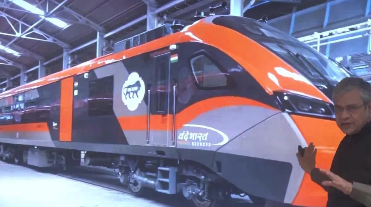 देश की पहली वंदे भारत स्लीपर ट्रेन को पीएम मोदी दिखाएंगे हरी झंडी, इस रूट पर दौड़ेगी